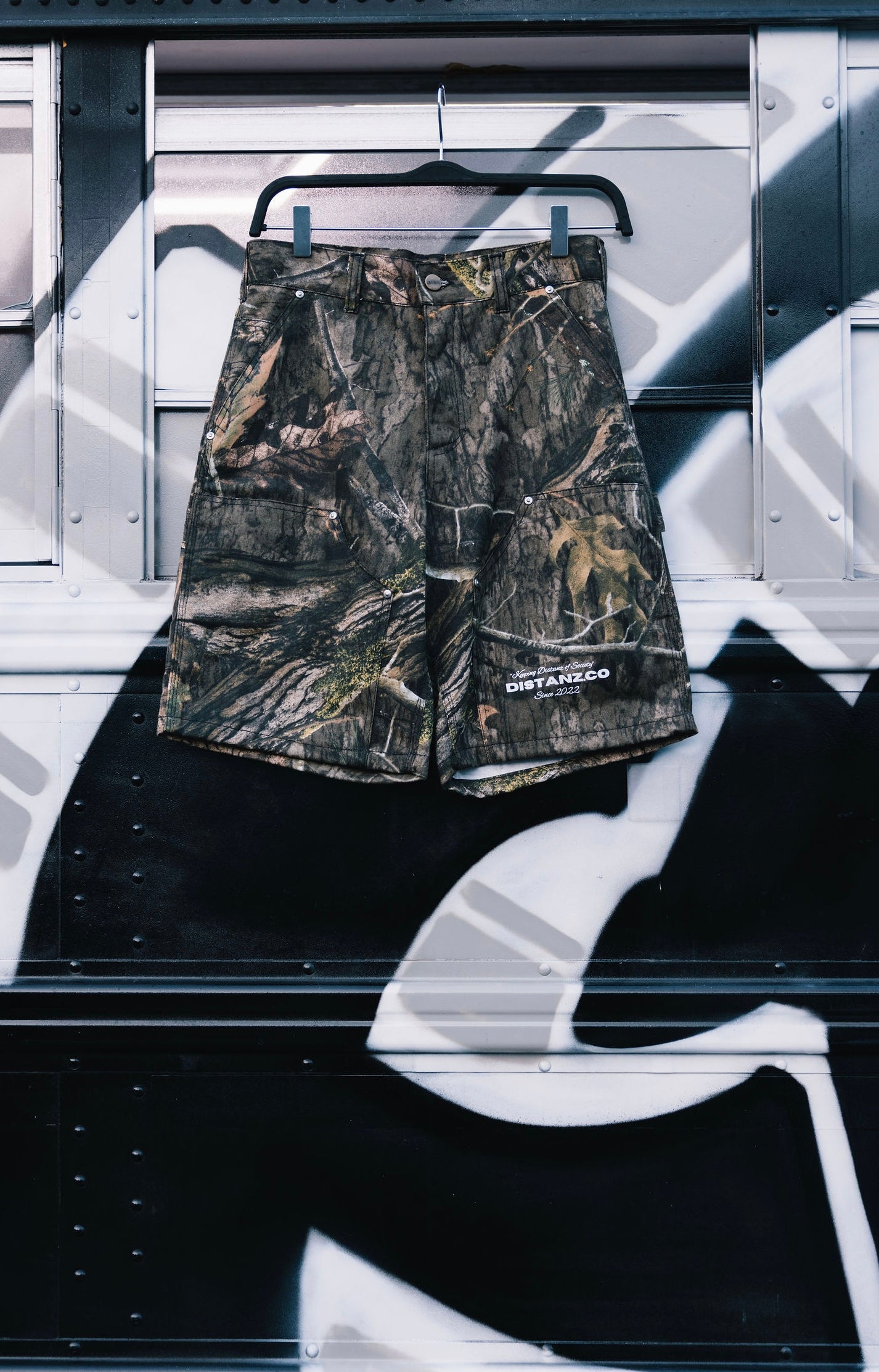 (C) DOUBLE KNEE CAMO JORTS
