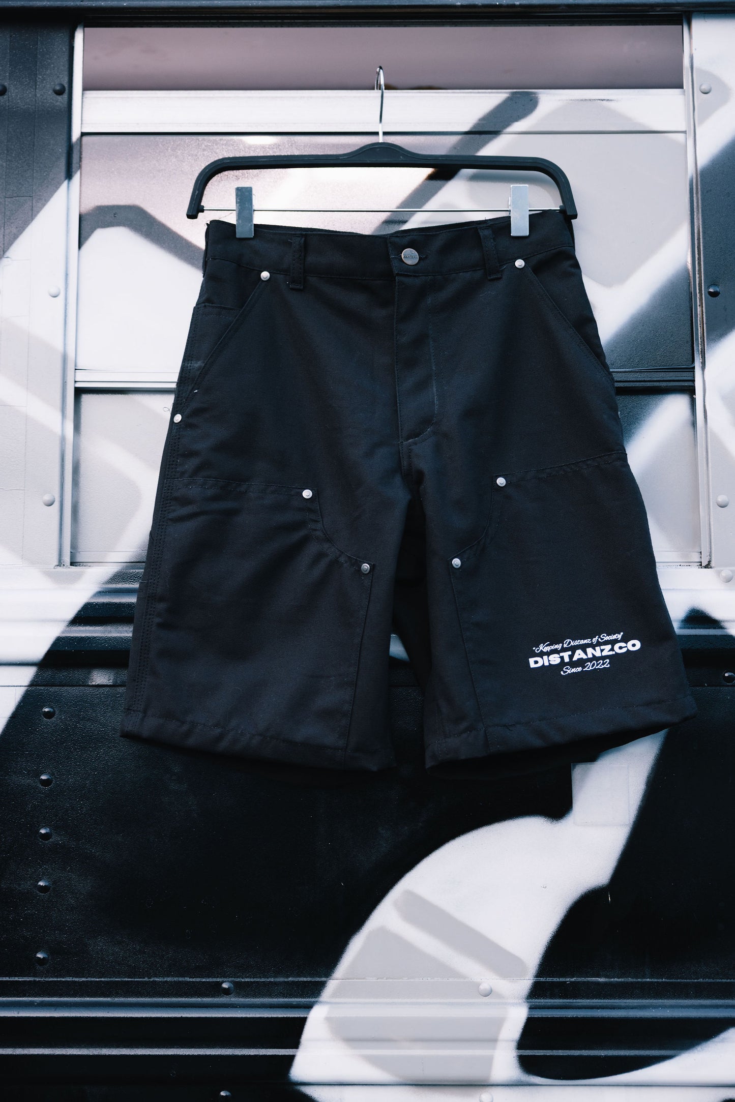(C) DOUBLE KNEE BLACK JORTS
