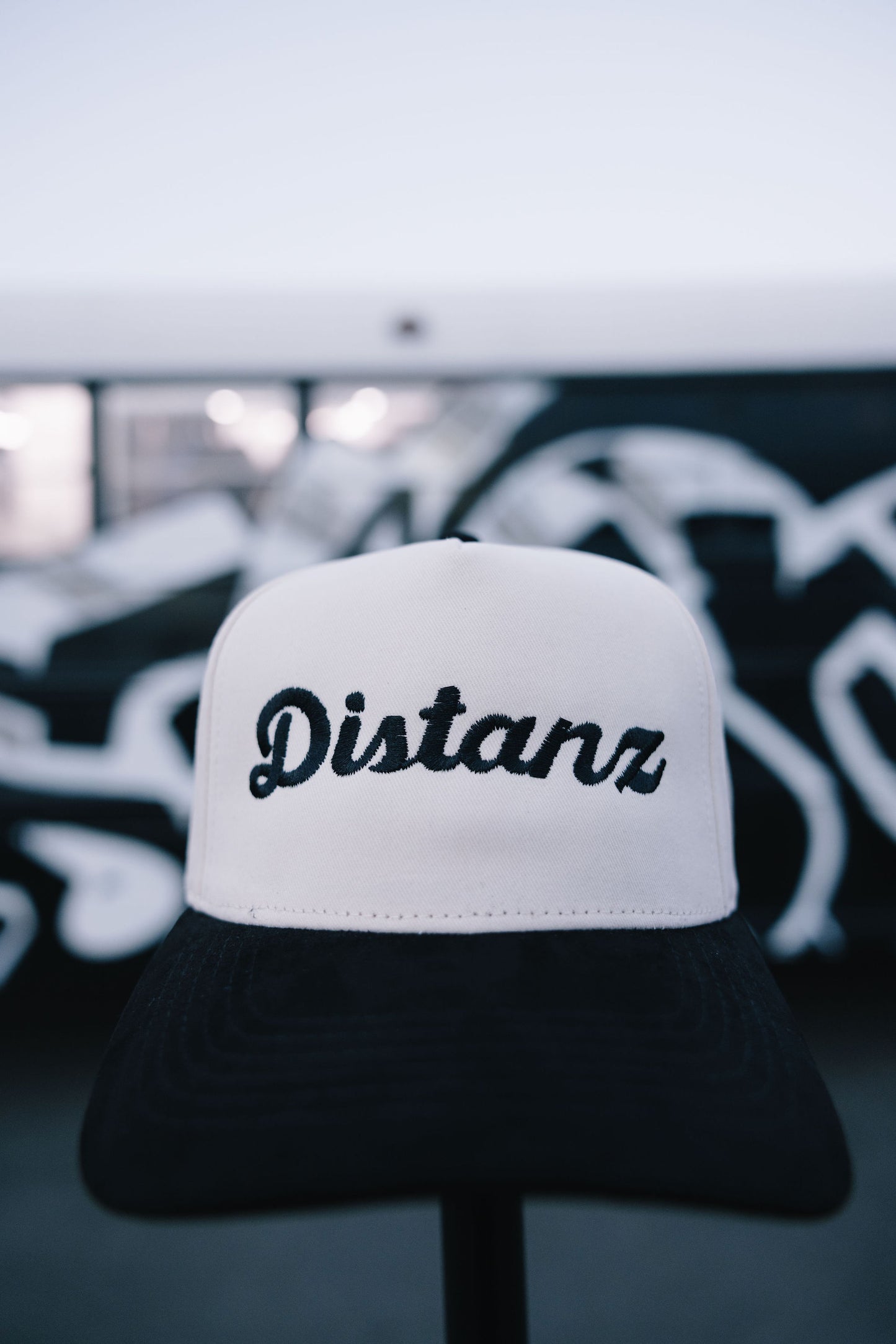 (E) DST BLACK/WHITE OG CAP